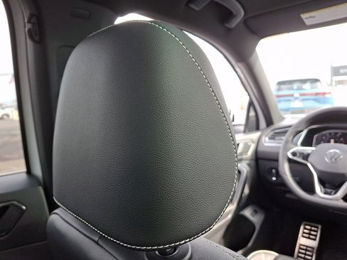 Used 2022 Volkswagen Tiguan SEL R-Line image 9