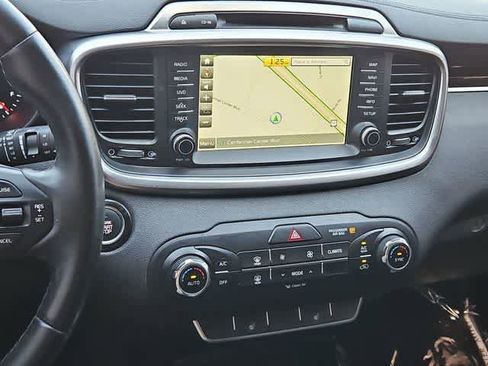 Used 2017 Kia Sorento SX image 29