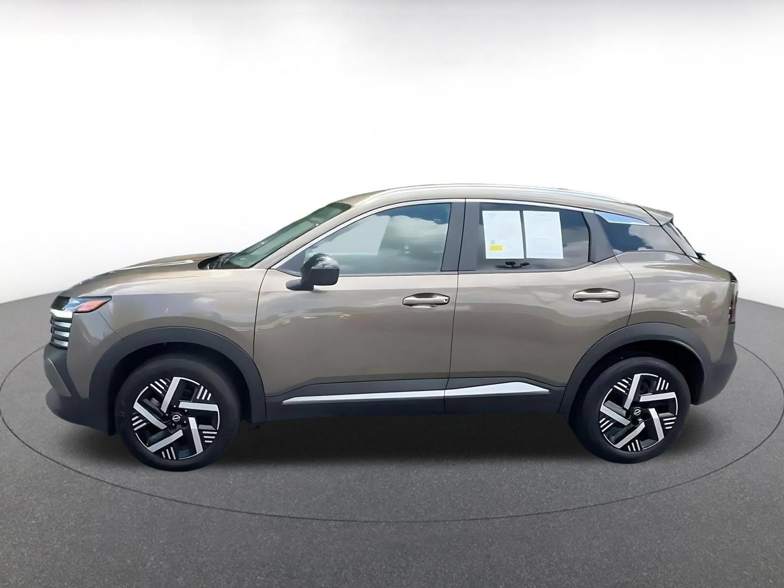 Used 2026 Nissan Kicks SV w/ Cold Weather Package FWD image 8