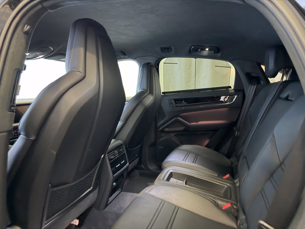 Certified 2025 Porsche Cayenne Turbo GT AWD/4WD image 23