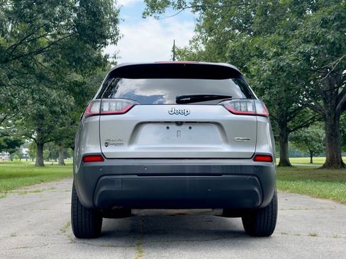 Used 2019 Jeep Cherokee Latitude Plus AWD/4WD image 5