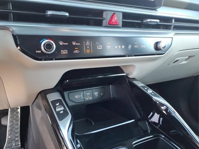 Used 2025 Kia Sorento SX Prestige AWD/4WD image 25