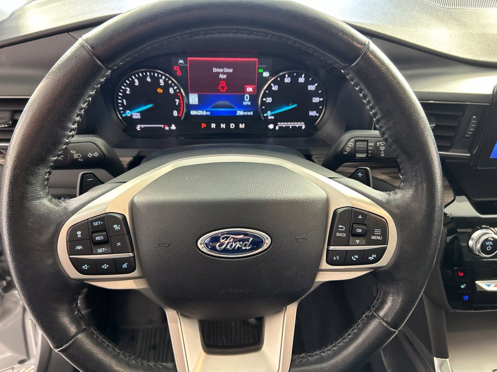 Used 2021 Ford Explorer Limited w/ Equipment Group 301A AWD/4WD image 11