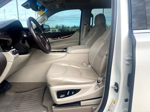 Used 2015 Cadillac Escalade Luxury image 10