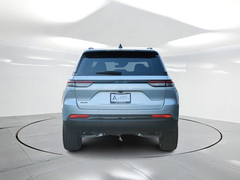 New 2025 Jeep Grand Cherokee Altitude image 3