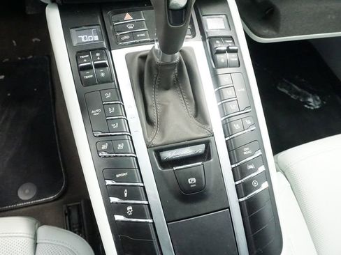 Used 2017 Porsche Macan S image 28