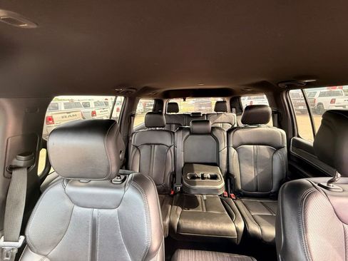 Used 2024 Jeep Wagoneer Series II w/ Flexible Seating Group RWD image 30