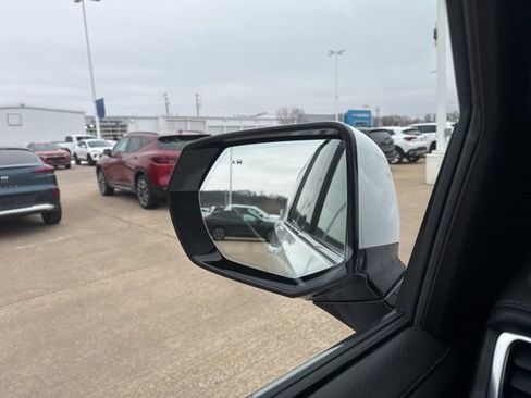 Used 2022 GMC Yukon XL Denali image 64