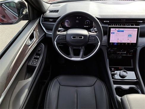 New 2025 Jeep Grand Cherokee Limited w/ Black Appearance Package image 12