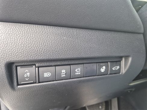 Used 2021 Toyota Venza Limited w/ Advanced Technology Package AWD/4WD image 18