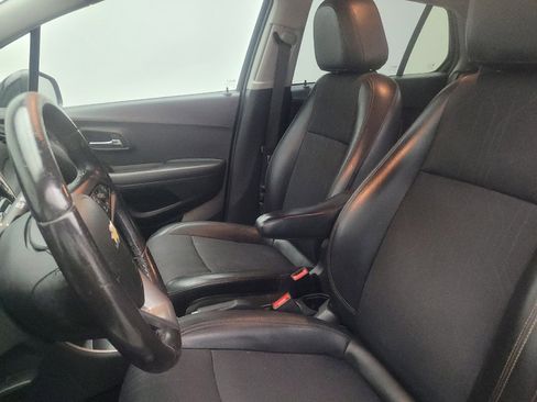 Used 2019 Chevrolet Trax LT w/ LT Convenience Package FWD image 17