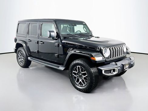Used 2025 Jeep Wrangler Unlimited Sahara AWD/4WD image 3