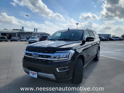 Used 2024 Ford Expedition Max Limited AWD/4WD image 3