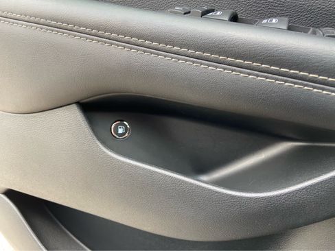 Used 2025 Chrysler Pacifica Select FWD image 24