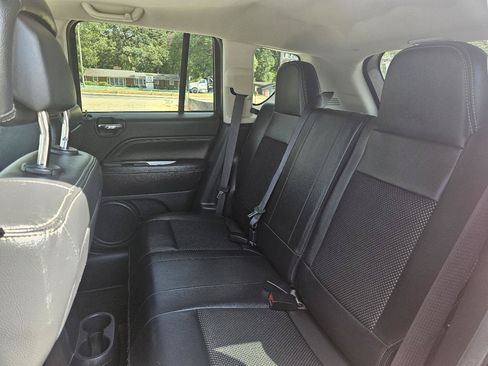Used 2017 Jeep Compass Latitude AWD/4WD image 18
