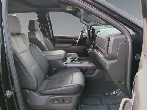 Used 2024 Chevrolet Silverado 2500 ZR2 image 16