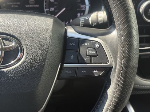 Used 2023 Toyota Highlander XSE FWD image 20