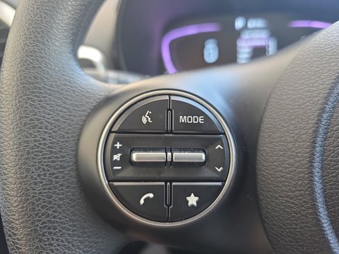 Certified 2025 Kia Soul LX w/ LX Technology Package FWD image 24