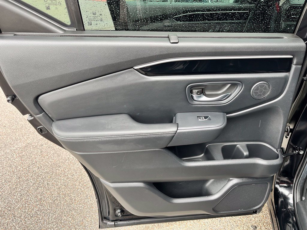 Used 2025 Honda Pilot EX-L image 12