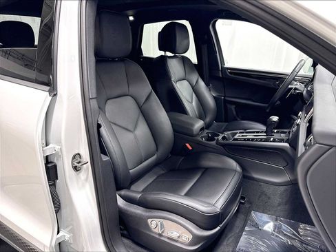 Used 2026 Porsche Macan AWD/4WD image 29