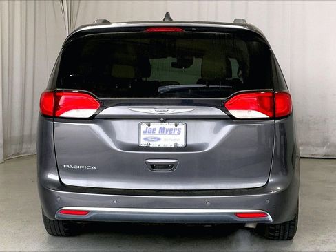 Used 2018 Chrysler Pacifica Touring-L Plus w/ Advanced Safetytec Group image 4