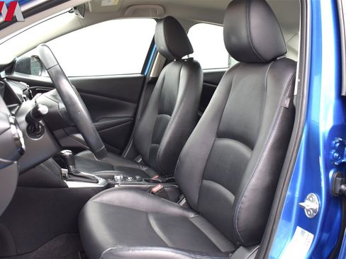 Used 2019 Toyota Yaris XLE image 11