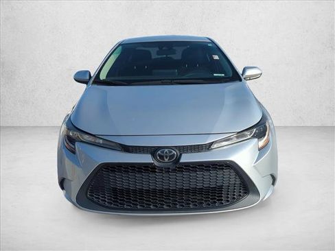Used 2021 Toyota Corolla LE FWD image 2