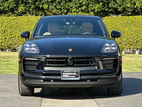 Certified 2025 Porsche Macan AWD/4WD image 11