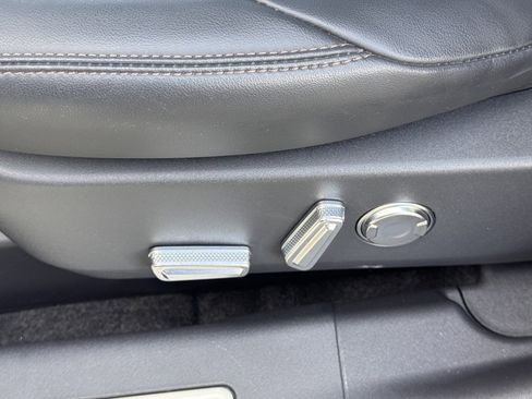 Used 2025 Lincoln Nautilus Premier w/ Jet Appearance Package image 21