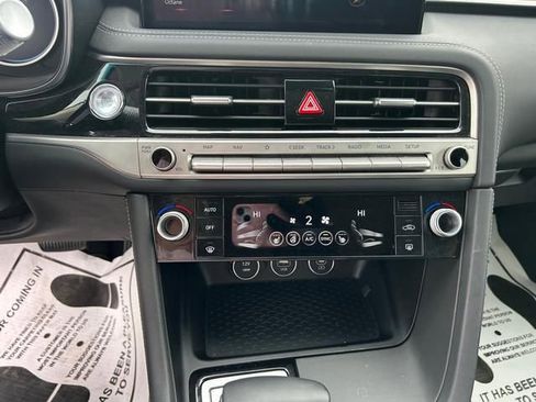 Used 2024 Genesis G70 2.5T image 19