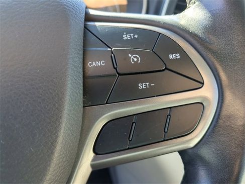 Used 2021 Jeep Cherokee Latitude Lux w/ Comfort/Convenience Group image 31