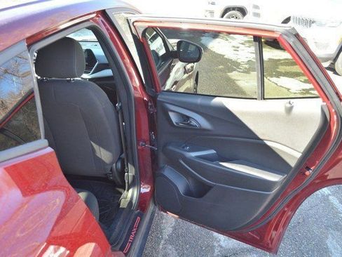 Used 2024 Chevrolet Trax RS image 31