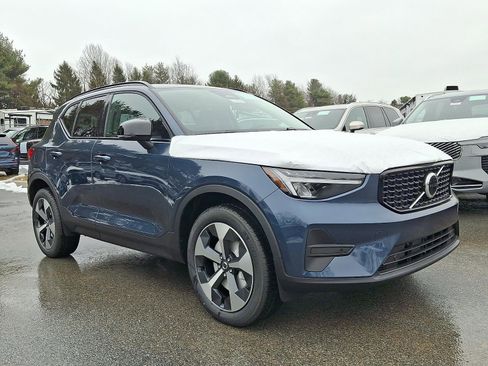 New 2026 Volvo XC40 B5 Core w/ Climate Package AWD/4WD image 1