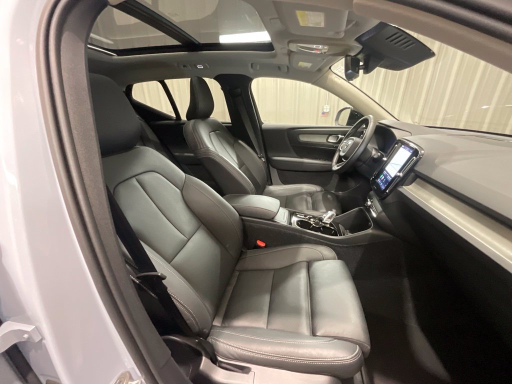 Used 2026 Volvo XC40 B5 Plus AWD/4WD image 13