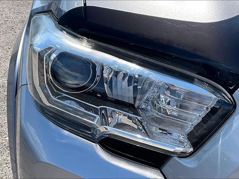 Used 2017 Toyota Tacoma TRD Sport AWD/4WD image 30