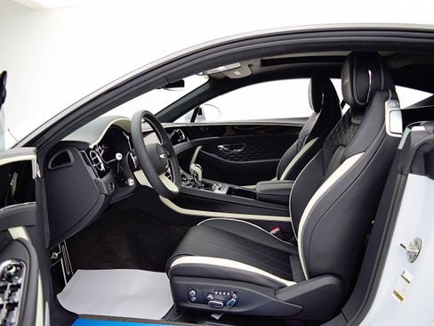 Used 2025 Bentley Continental GT Speed AWD/4WD image 33