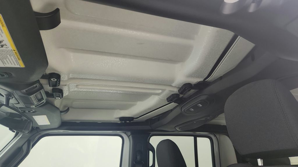 Used 2025 Jeep Gladiator Sport AWD/4WD image 15