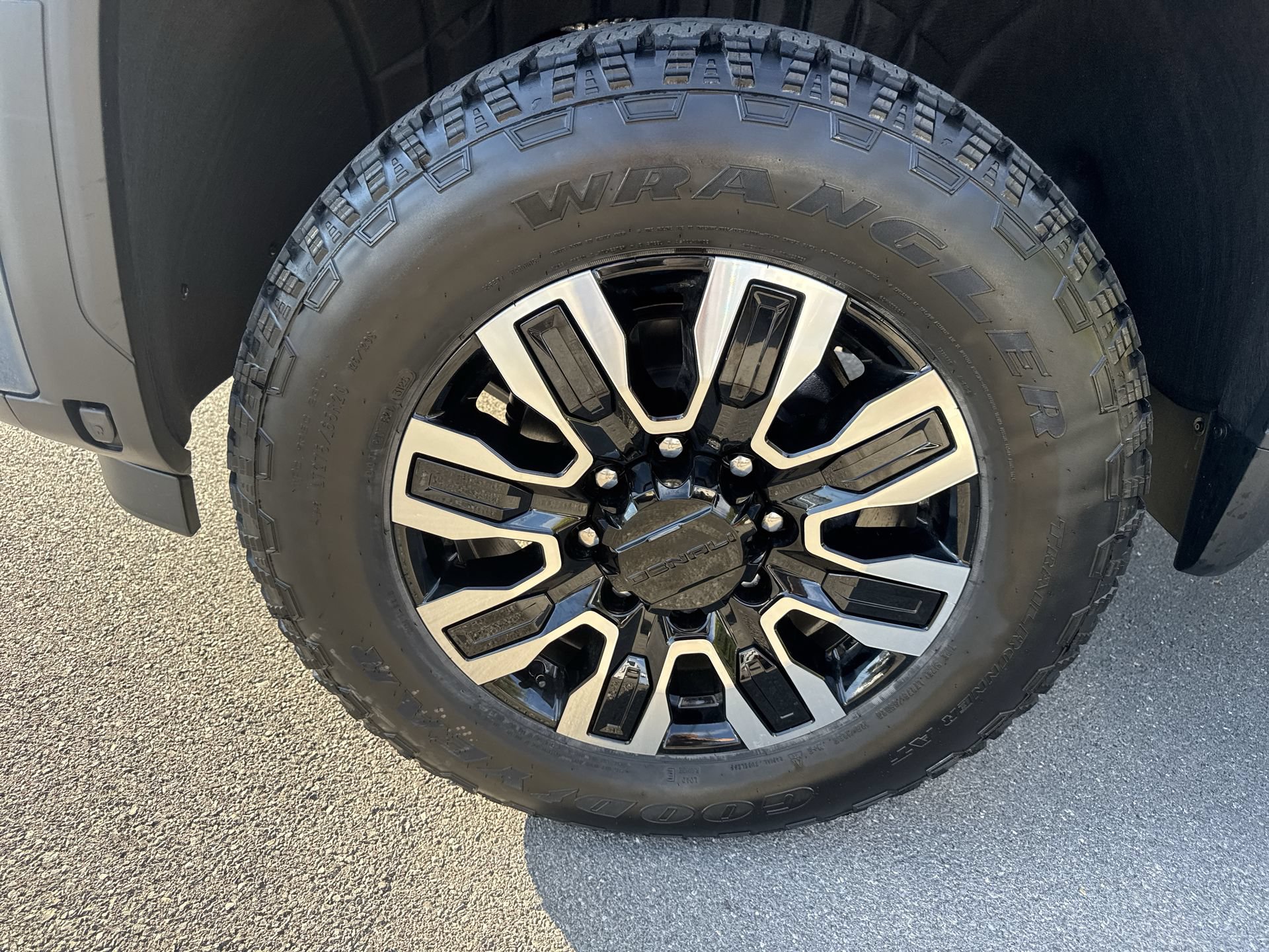 New 2026 GMC Sierra 2500 Denali Ultimate AWD/4WD image 19
