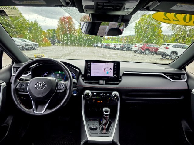 Used 2022 Toyota RAV4 SE w/ Weather & Moonroof Package AWD/4WD image 19