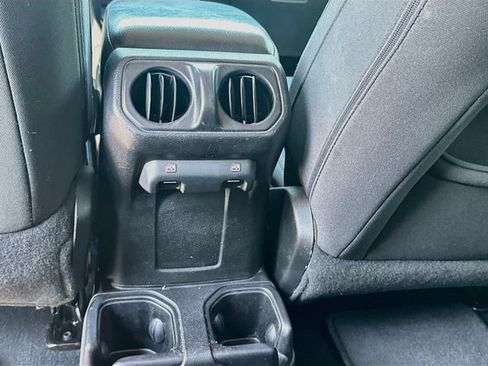 Used 2018 Jeep Wrangler Unlimited Sport S AWD/4WD image 27