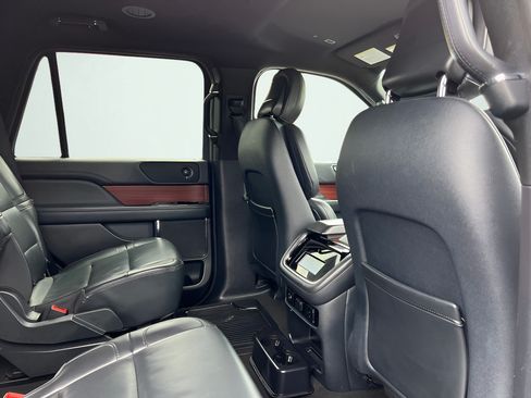 Used 2023 Lincoln Navigator 4WD image 34