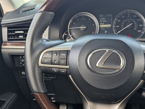 Used 2016 Lexus ES 350 w/ Luxury Package w/Wood Trim image 24