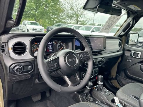Used 2025 Jeep Wrangler Sport AWD/4WD image 10