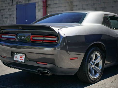 Used 2016 Dodge Challenger SXT image 13