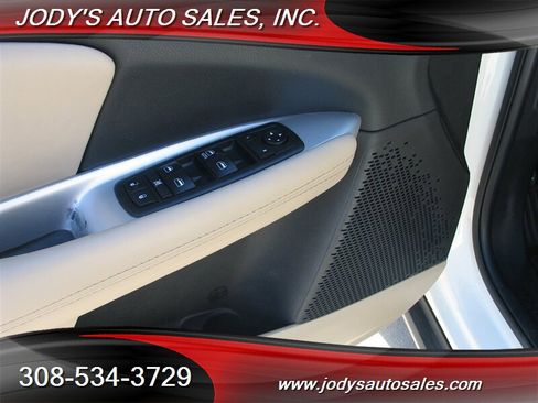 Used 2018 Dodge Journey SE w/ Safe & Sound Group AWD/4WD image 3