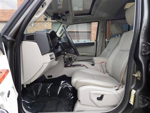 Used 2006 Jeep Commander Limited w/ Trailer Tow Group IV image 10