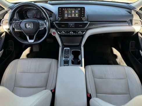 Used 2020 Honda Accord Touring image 11