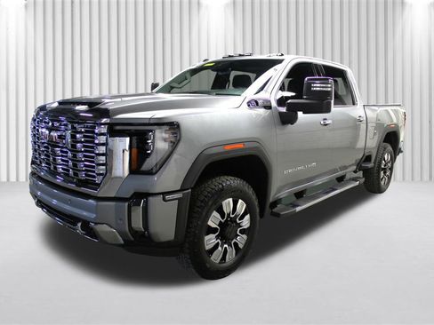 Used 2025 GMC Sierra 2500 Denali image 8