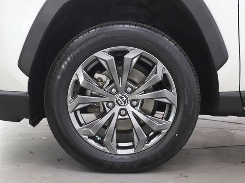 Used 2022 Toyota RAV4 XLE Premium image 30