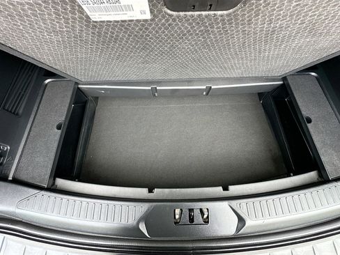 Used 2023 Ford Explorer XLT w/ Equipment Group 202A image 32